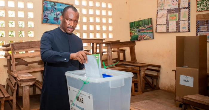 mamadou-toure-apres-son-vote-aux-legislatives-lun-des-defis-cetait-le-bon-deroulement-du-scrutin