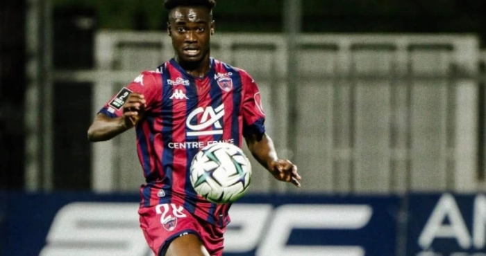 france-ligue-2-livoirien-ivan-mbahia-simpose-comme-le-maitre-de-la-defense-de-clermont