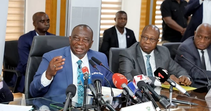 cacao-ivoirien-123-000-tonnes-invendues-abidjan-deploie-une-strategie-choc-pour-sauver-la-filiere