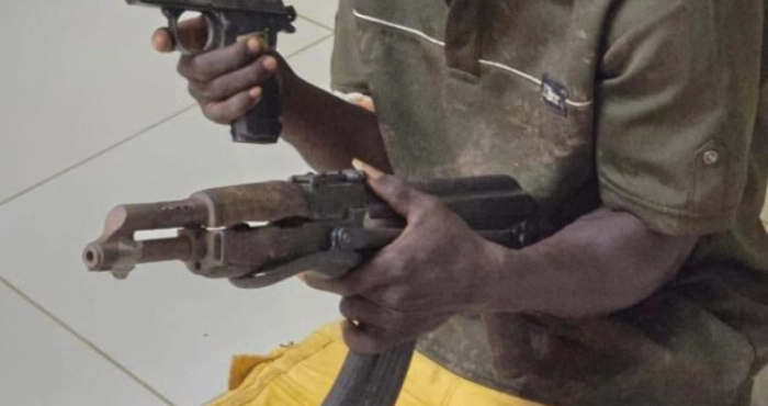 adzope-un-individu-arme-dune-kalachnikov-interpelle-apres-une-tentative-de-cambriolage