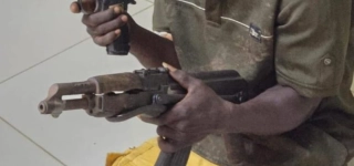 adzope-un-individu-arme-dune-kalachnikov-interpelle-apres-une-tentative-de-cambriolage