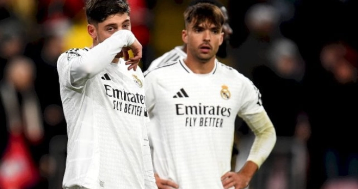 ligue-des-champions-le-real-perd-4-2-face-a-benfica-et-devra-jouer-les-barrages