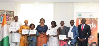 veilleurs-de-la-paix-la-cote-divoire-celebre-ses-meilleurs-moniteurs-dalerte-precoce