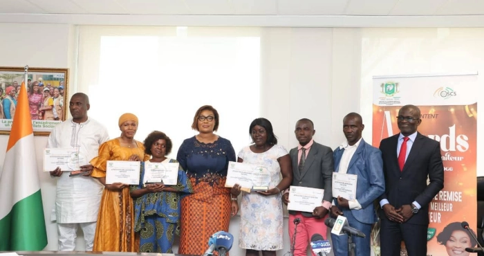 veilleurs-de-la-paix-la-cote-divoire-celebre-ses-meilleurs-moniteurs-dalerte-precoce