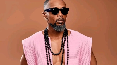 serge-beynaud-kedje-devant-la-nation-ivoirienne-je-me-mets-a-genou-je-te-demande-pardon