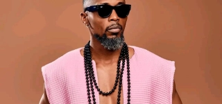 serge-beynaud-kedje-devant-la-nation-ivoirienne-je-me-mets-a-genou-je-te-demande-pardon