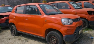 plus-de-quatre-vingt-taxis-vendus-aux-encheres