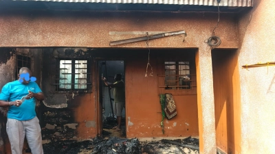 daloa-la-maison-dun-enseignant-part-en-fumee