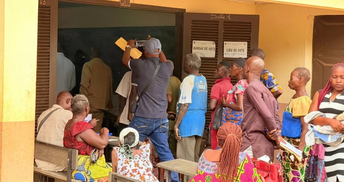 legislatives-a-toumodi-et-dualla-les-bureaux-de-vote-grouillent-du-monde