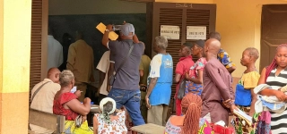 legislatives-a-toumodi-et-dualla-les-bureaux-de-vote-grouillent-du-monde