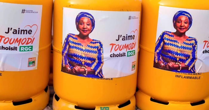 legislative-du-21-fevrier-a-toumodi-tidiane-kaba-diakite-fait-des-dons-aux-femmes