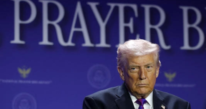 taxes-douanieres-americaines-annulees-trump-contre-attaque-avec-une-nouvelle-surtaxe