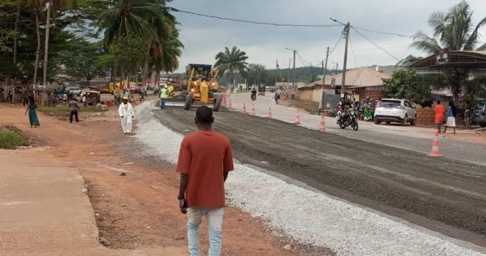 bitumage-des-voies-principales-de-sikensi