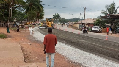 bitumage-des-voies-principales-de-sikensi