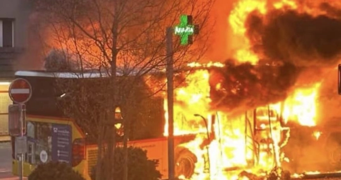 suisse-au-moins-six-morts-et-cinq-blesses-dans-lincendie-dun-autocar