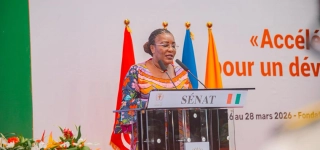 harlette-badou-kouame-face-aux-maires-et-presidents-de-conseil-regional-le-renforcement-des-communes-constitue-une-condition-essentielle-du-developpement-national