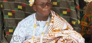 grand-bassam-bremi-ago-noel-le-nouveau-chef-du-village-de-vitre-2-officiellement-presente-aux-populations