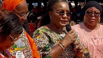 djibrosso-harlette-badou-instruit-les-femmes-sur-leurs-droits