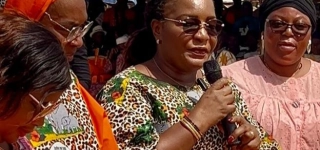 djibrosso-harlette-badou-instruit-les-femmes-sur-leurs-droits