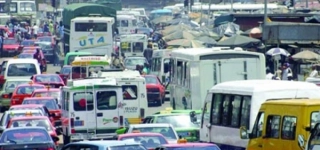 concerts-festivals-forums-quand-abidjan-sillumine-entre-evenements-et-trafic-routier