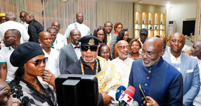 koffi-olomide-fait-citoyen-dhonneur-de-la-commune-de-cocody-par-le-maire-jean-marc-yace