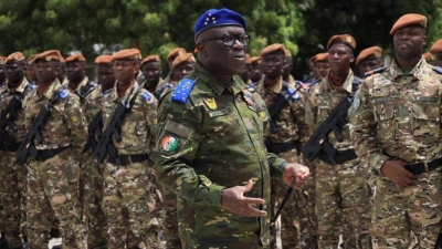 defense-et-securite-le-general-lassina-doumbia-en-tournee-dans-les-casernes