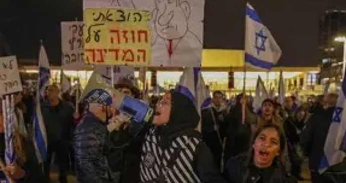 israel-des-milliers-de-manifestants-dans-la-rue-denoncent-une-guerre-eternelle