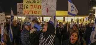 israel-des-milliers-de-manifestants-dans-la-rue-denoncent-une-guerre-eternelle