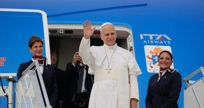 trump-sattaque-au-pape-en-tournee-africaine-leon-xiv-repond-au-president-americain