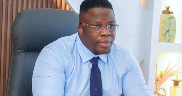 apoutchou-national-obtient-une-autorisation-temporaire-de-quitter-le-pays