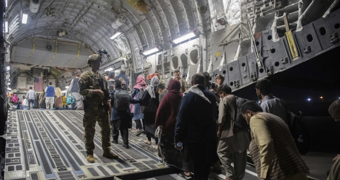 rdc-washington-pousse-kinshasa-a-accueillir-1-100-afghans-evacues-lors-du-retrait-americain