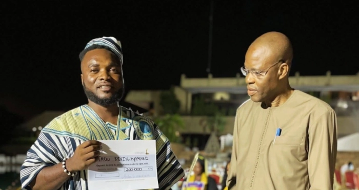 salon-international-du-journalisme-et-des-medias-kevin-aymard-taou-decroche-le-prix-du-journalisme-moderne