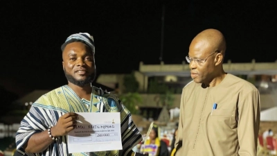 salon-international-du-journalisme-et-des-medias-kevin-aymard-taou-decroche-le-prix-du-journalisme-moderne