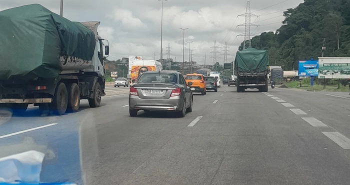 securite-routiere-deux-camions-risquent-la-vie-des-populations-en-pleine-autoroute