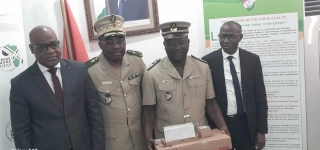 les-douanes-ivoiriennes-recoivent-un-important-don-de-materiels-informatiques
