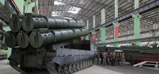 coree-du-nord-kim-jong-un-devoile-un-nouvel-obusier-capable-de-frapper-ses-voisins