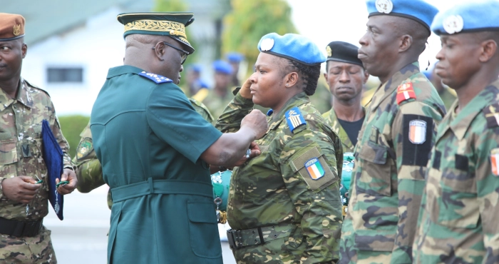 de-retour-de-mission-349-soldats-ivoiriens-decores-par-le-president-de-la-republique