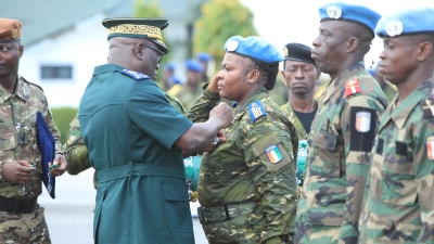 de-retour-de-mission-349-soldats-ivoiriens-decores-par-le-president-de-la-republique