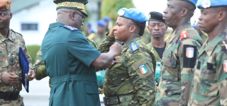 de-retour-de-mission-349-soldats-ivoiriens-decores-par-le-president-de-la-republique