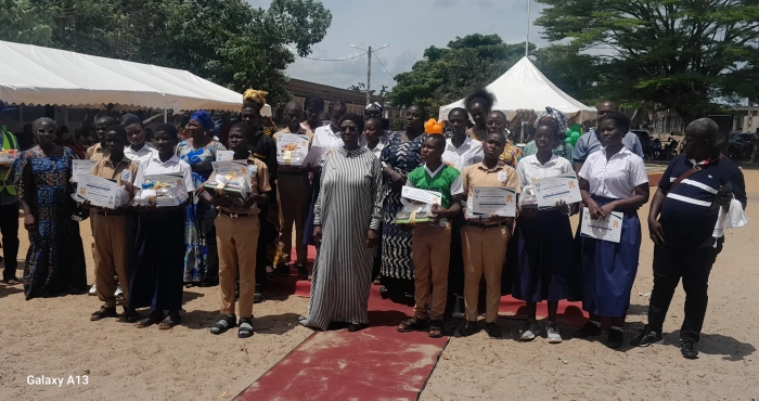 grand-bassam-les-meilleurs-eleves-du-lycee-moderne-1-recompenses