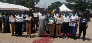 grand-bassam-les-meilleurs-eleves-du-lycee-moderne-1-recompenses