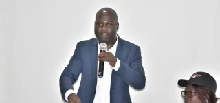 grogne-sociale-ministere-des-mines-du-petrole-et-de-lenergie-les-agents-mecontents-veulent-tout-bloquer-le-ministre-camara-thomas-interpelle