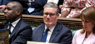 keir-starmer-face-au-seisme-politique-letau-se-resserre-autour-du-premier-ministre-britannique