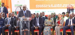 au-coeur-de-la-foire-de-lemploi-et-du-recrutement-le-gouvernement-lance-loffensive-pour-lemploi-des-jeunes