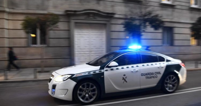 espagne-il-abat-ses-parents-blesse-grievement-son-bebe-avec-une-arme-a-feu-puis-se-rend-aux-autorites