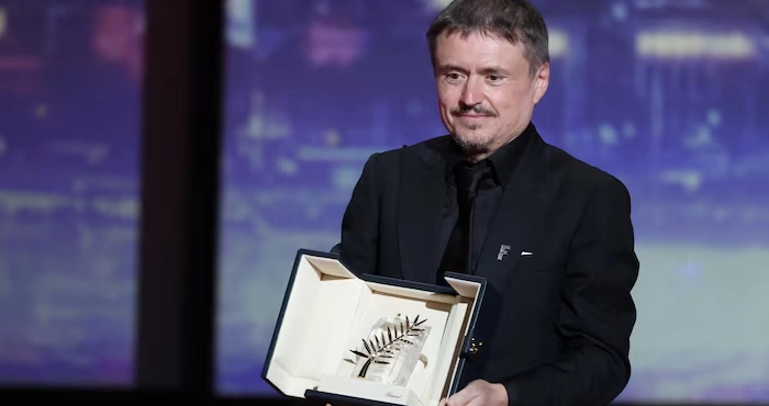 festival-de-cannes-le-roumain-cristian-mungiu-remporte-la-palme-dor-avec-fjord