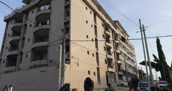 cocody-saint-viateur-un-immeuble-evacue-pour-degradation