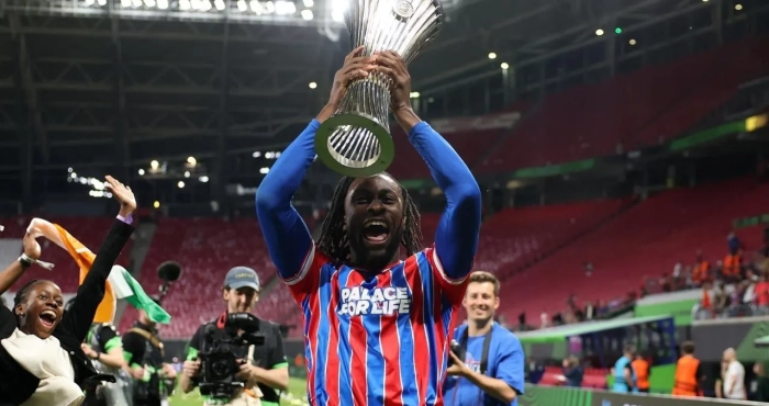 vainqueur-de-la-conference-league-evann-guessand-recoit-les-felicitations-de-la-fif