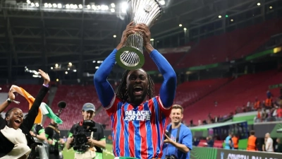 vainqueur-de-la-conference-league-evann-guessand-recoit-les-felicitations-de-la-fif