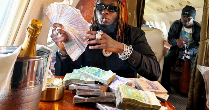 a-peine-son-album-sorry-im-bad-sorti-himra-pulverise-les-records-et-se-classe-numero-1-dans-huit-pays